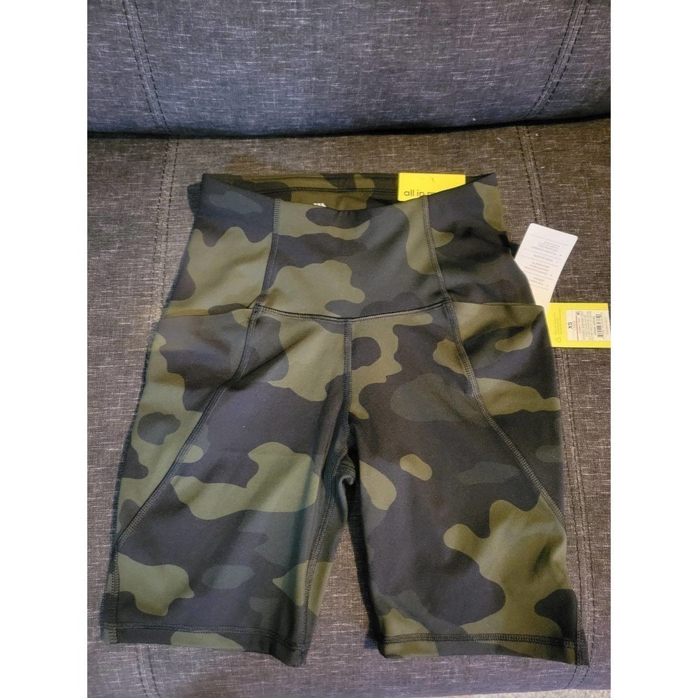 NWT Camo Bike shorts xs